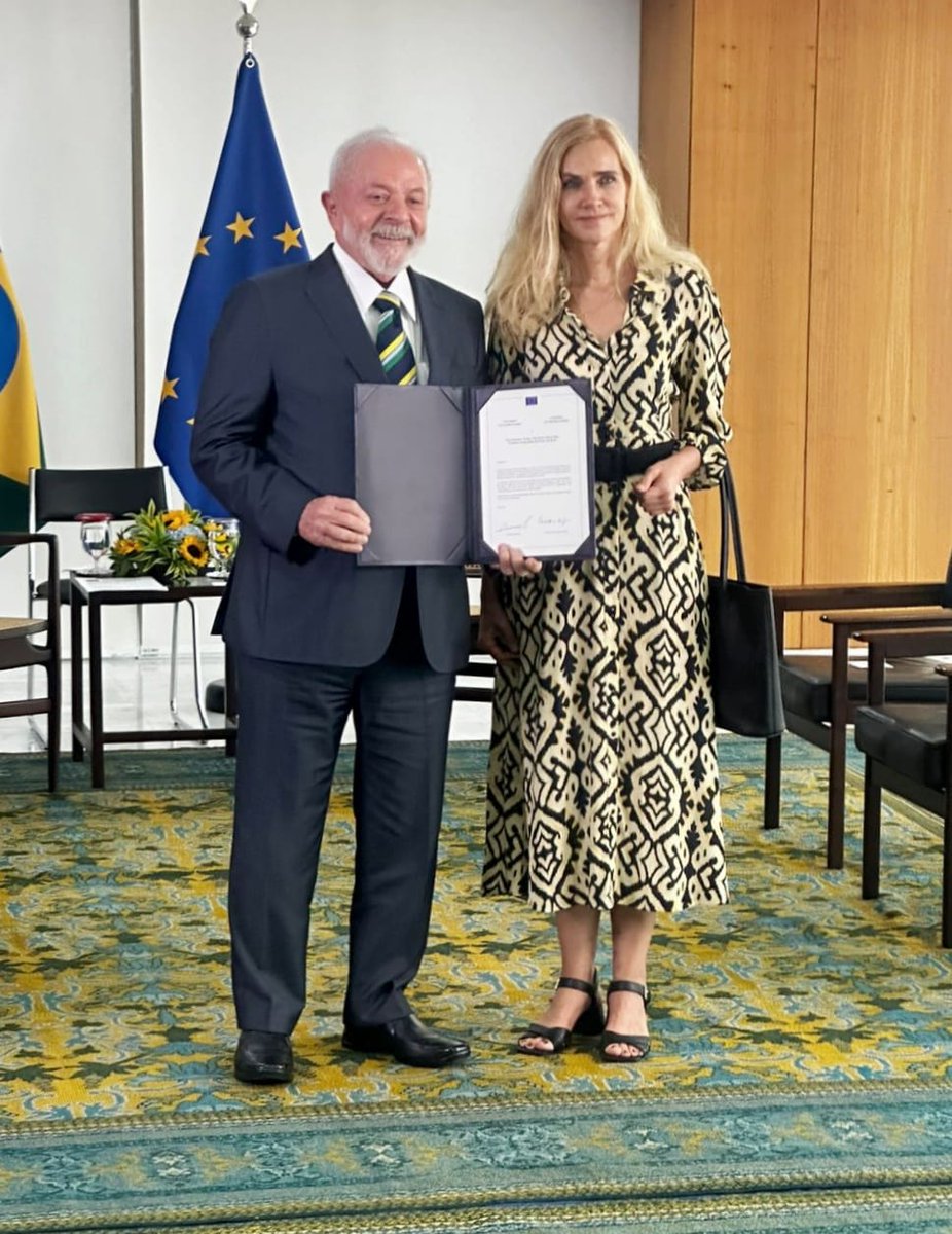 Celebrando este momento único para reforçar a Parceria Estratégica 🇧🇷 Brasil - 🇪🇺 UE com inovação, comércio, sustentabilidade, democracia e amizade na sua essencia.
<a href="/LulaOficial/">Lula</a>