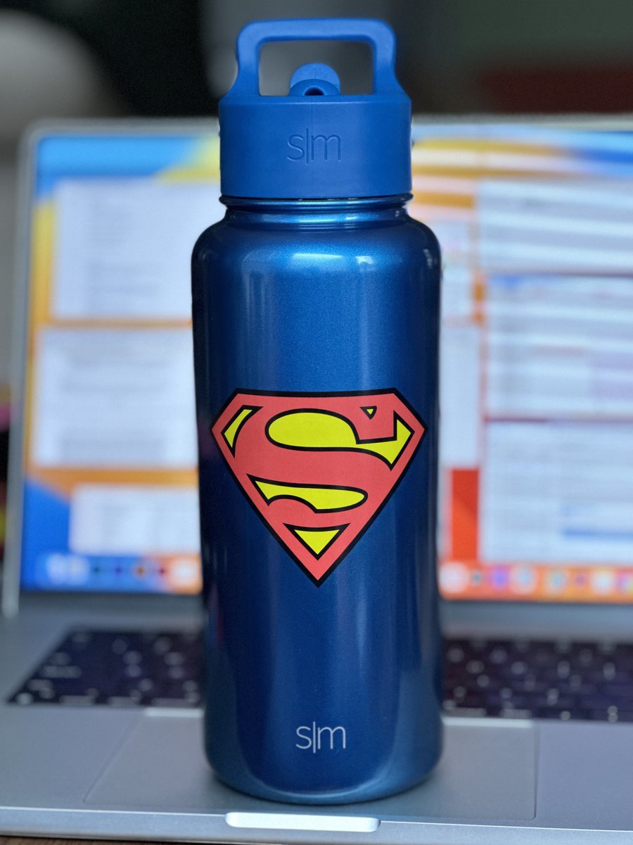 comixplex's tweet photo. I got this AMAZING water bottle which is officially licensed by ⁦@DCOfficial⁩ for ⁦@simplemodernco⁩ #It’s Super! https://t.co/qTMI4CKis8