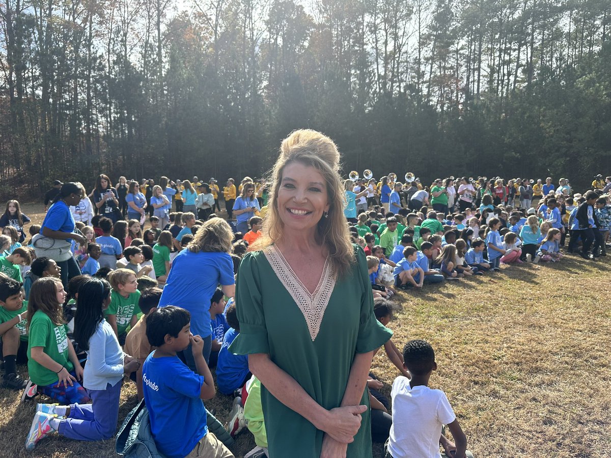 STEMcobb's tweet image. @bullardbulldogs had an awesome cow drop fundraiser today to support STEM efforts on campus. So much fun to see the energy and excitement. #DoingDrivesLearning #STEMCobb