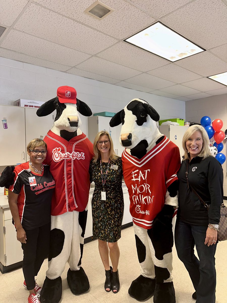 STEMcobb's tweet image. @bullardbulldogs had an awesome cow drop fundraiser today to support STEM efforts on campus. So much fun to see the energy and excitement. #DoingDrivesLearning #STEMCobb