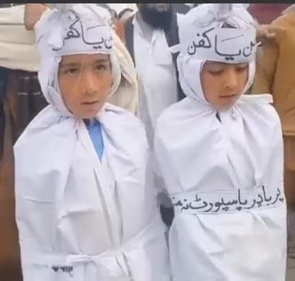 AgZiarmal's tweet photo. #ChamanSitIn
#WeRejectPassportOnDurandLine
#PashtonLivesMatter
#PashtunLongMarch2Quetta 
#ChamanBorder
@UN https://t.co/QtIUXoSdQE