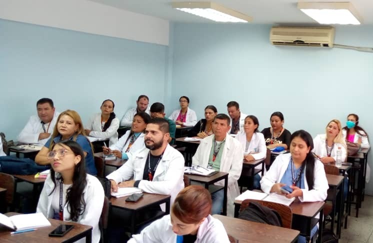 Hoy #17Nov las y los participantes de nuestro Postgrado de Epidemiología, Cohorte Barinas-2023, en clases de Marco Político Conceptual de Salud en Epidemiología, fortaleciendo al talento humano del #SPNS

#SoberaniaEsEsequibo 
#JuntosPorCadaLatido ❤️
#IAESiempreContigo ✊🏽🇻🇪