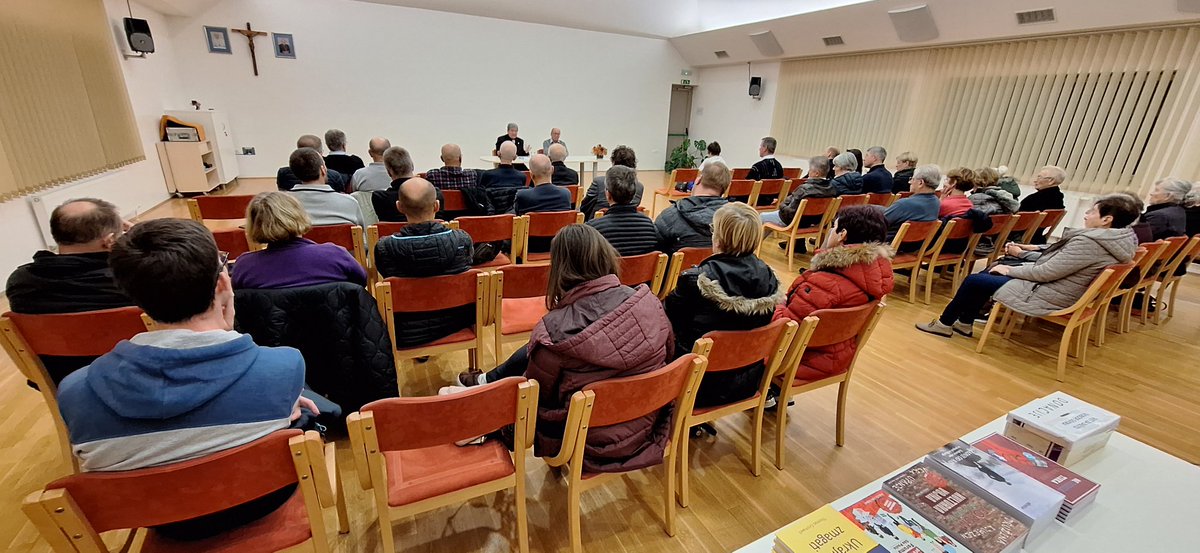 JozeBiscak's tweet photo. (ZDAJKAR) Javna tribuna @Zborzarepubliko v Preski pri #Medvode: Kaj je šlo s Slovenijo v letu 2023 narobe? Gosta @francecukjati (predsednik @Zborzarepubliko, zdravnik in politik) in Janez Juhant (teolog, filozof in član @eur_sc). https://t.co/8Hh1L5cjdl