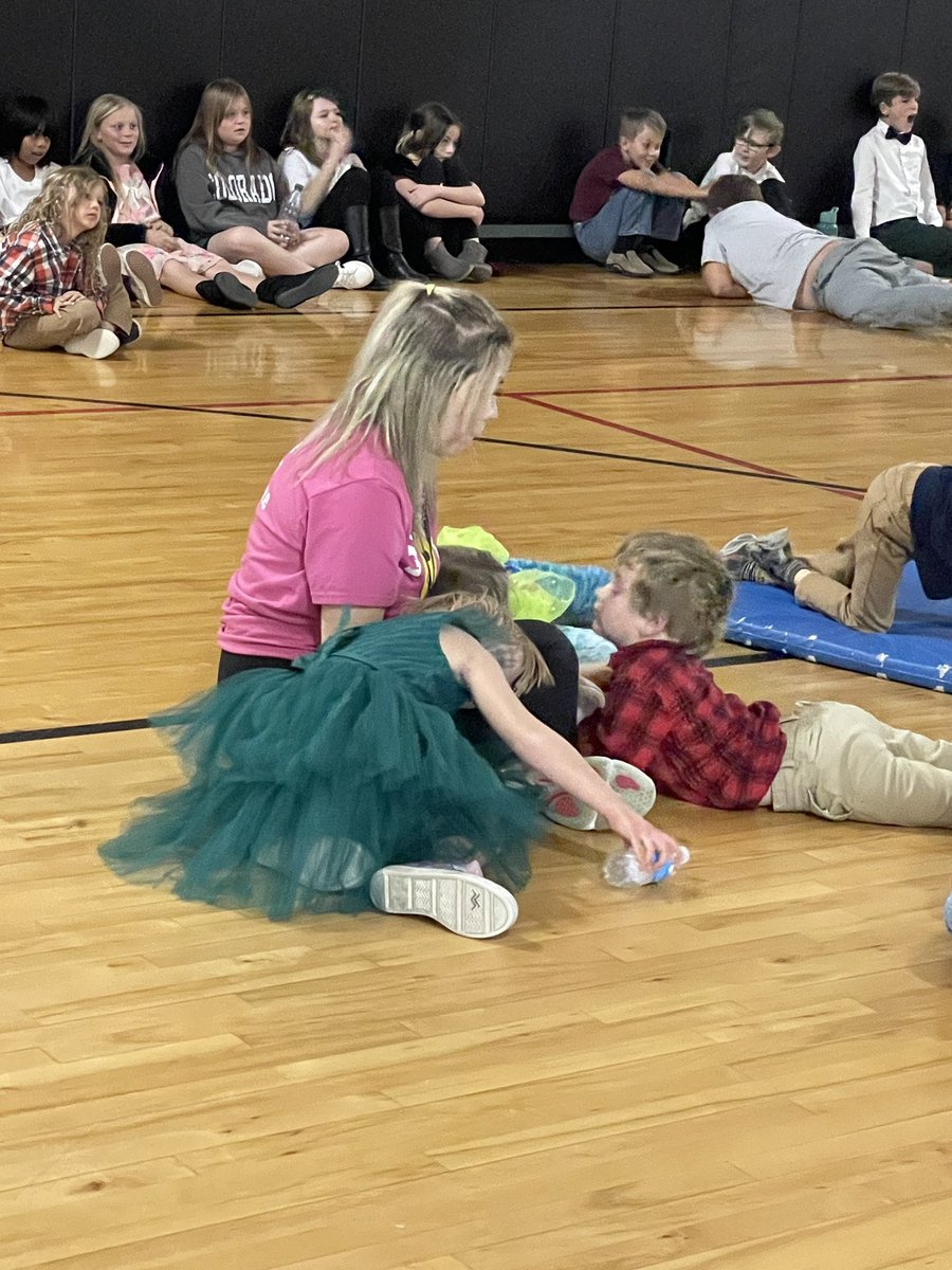 CCHS__LinkCrew's tweet photo. #WorldKindnessDay wasn’t just Monday for our Link Leaders.   Thursday they spent their class time serving at the elementary schools in a variety of roles.   Selflessly giving time to others … yeah, that’s Kindness in action right there.  @CharacterStrong https://t.co/YY52d8kOrX