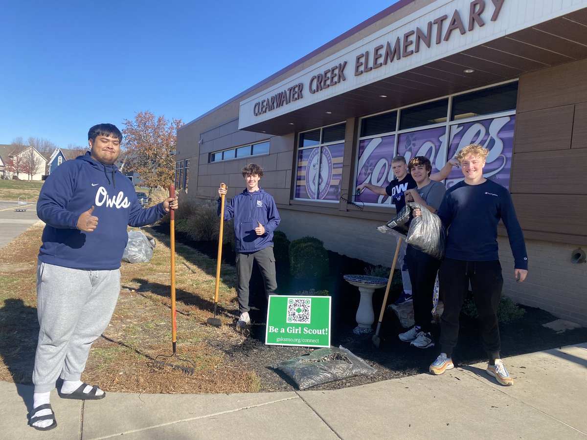 wrlparsons's tweet photo. @OlatheWestOwls  #OWGiveAHoot helping at Clearwater Creek! https://t.co/Cac7sZJmmG