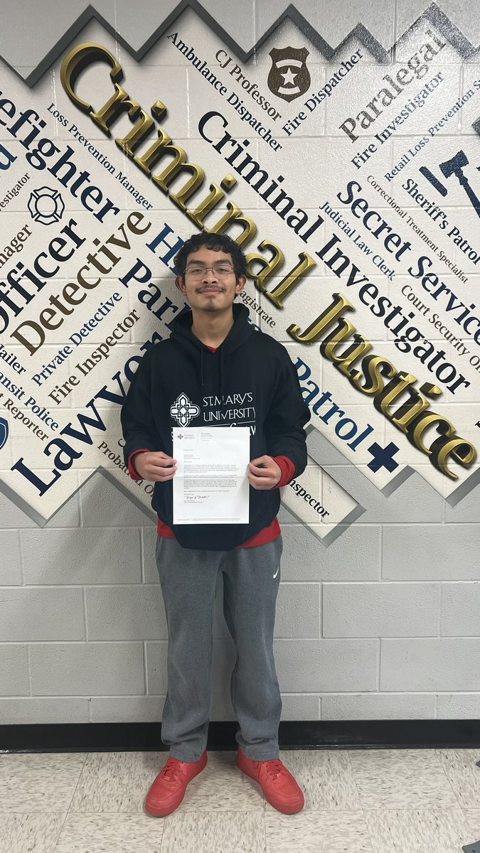 EdisonHS_CJ's tweet photo. Congratulations Greg on your acceptance to St. Mary’s University! You are on your way to being a great Attorney and future Judge! 🐻 🐍 #GoBears #GoRattlers https://t.co/KBjhu4jaBg