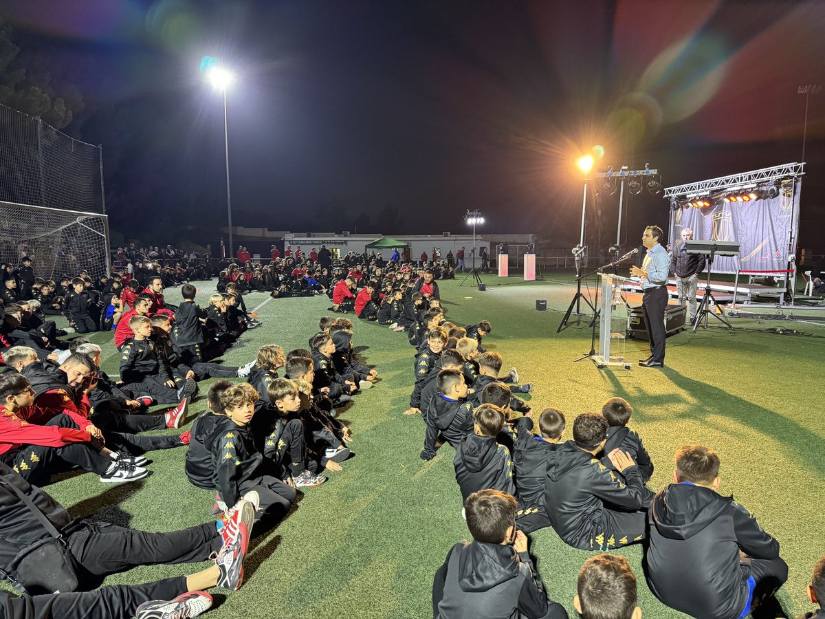 SagredoMarco's tweet photo. Presentación de los y las más peques de la @UDPaterna_es ⚽️

Enhorabuena por el trabajo en la gestión del club y felicidades a los jugadores y sus familias 👏🏻 https://t.co/yXw6TxjhoE