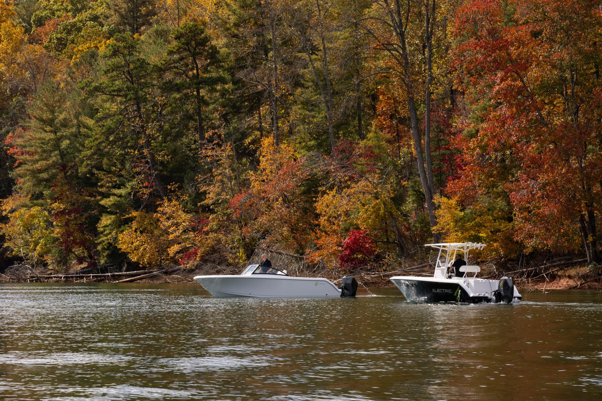 ForzaX1boats's tweet photo. Fall colors don't stay long, but the adventure never stops.
#forzax1 #forzax1boats #electricboat #ev #NorthCarolina #fallcolors https://t.co/nM9H56KIkH
