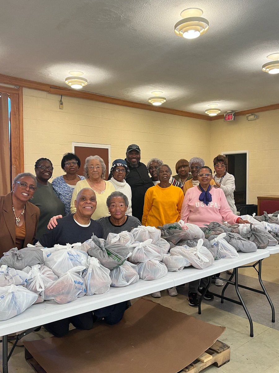 What a Great Time The ZBC Family had in Serving so many Friends within our Community for Thanksgiving. We Are Family!!!!! Its Our Season of Giving 2023!!!!