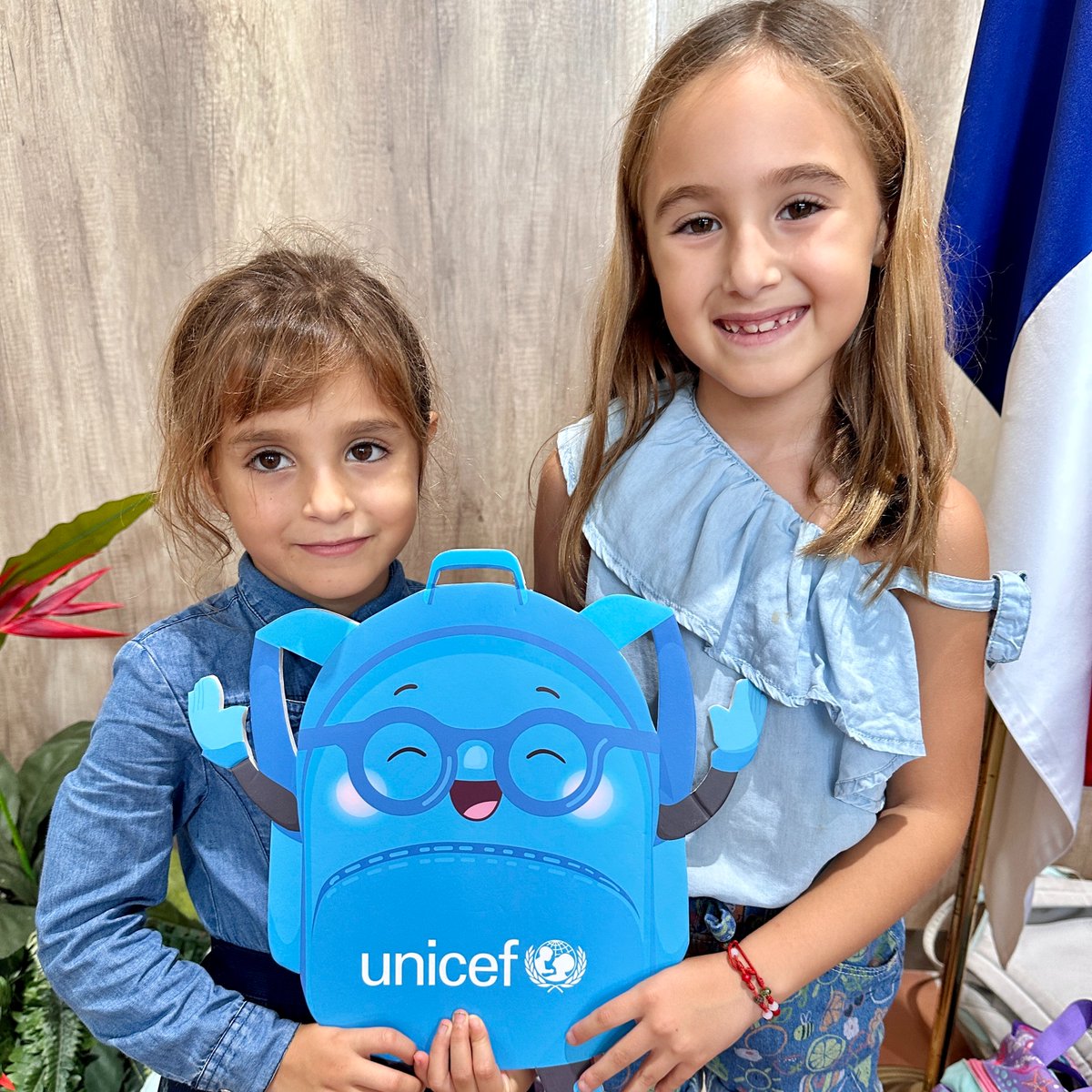 METSchoolPanama's tweet image. 🎉 Today, we're standing in solidarity to celebrate World Children's Day, wearing blue to honor all children worldwide. Together, for every child's education! #METSchoolPanama #NAEUnicef #NAEWorldChildrensDay #NAETheAmericas 📷💙