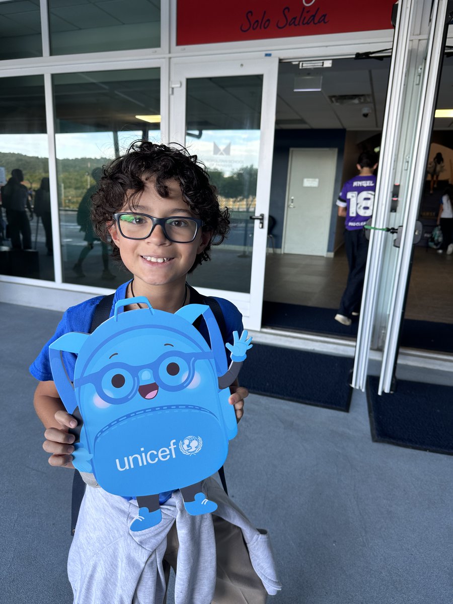 METSchoolPanama's tweet image. 🎉 Today, we're standing in solidarity to celebrate World Children's Day, wearing blue to honor all children worldwide. Together, for every child's education! #METSchoolPanama #NAEUnicef #NAEWorldChildrensDay #NAETheAmericas 📷💙