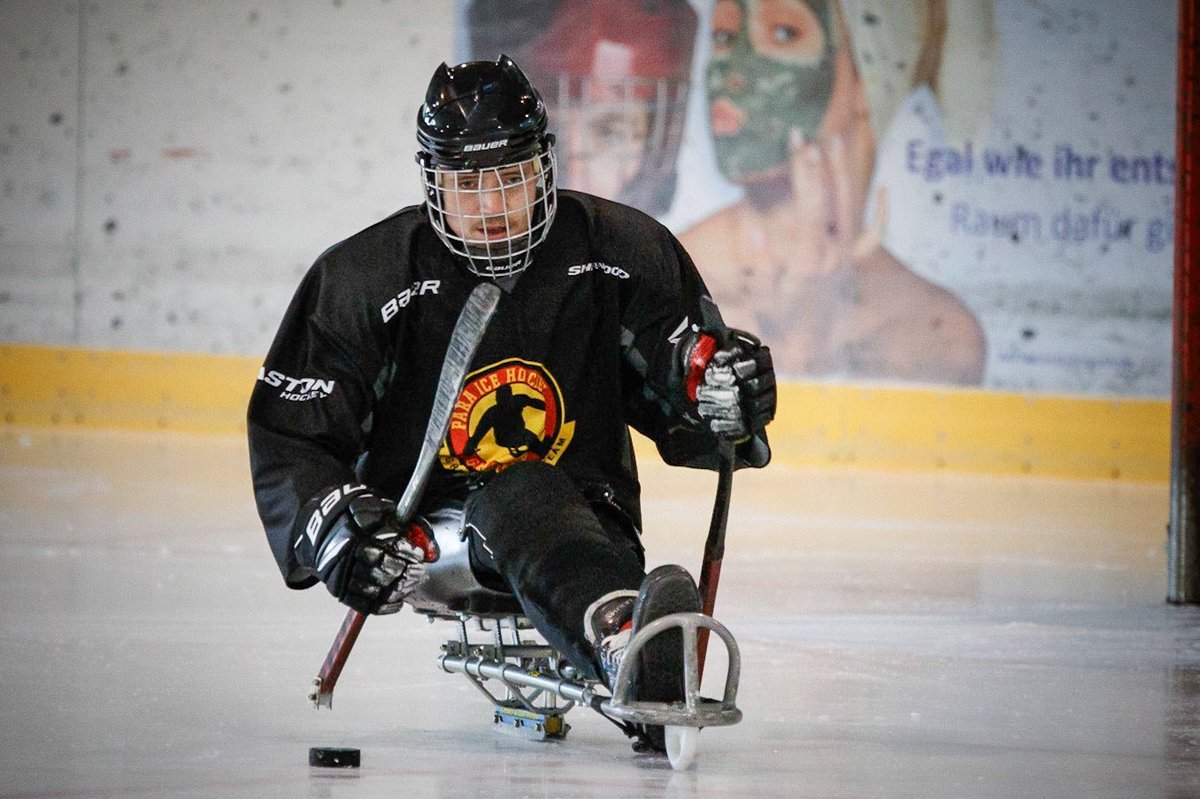 paraeishockeyde's tweet photo. Wir haben vor dem Sichtungslehrgang nächste Woche in Ilmenau mit Benedikt Felderhoff gesprochen.🙌

Hier geht es zum Interview 👇
https://t.co/IQlpyfUwdk
•
•
•
#paraeishockey #paraeishockeyde #paraicehockeyde #parasport #teamdeutschland #beinamputiert #beinprothese #eishockey https://t.co/l6jMyepCgX