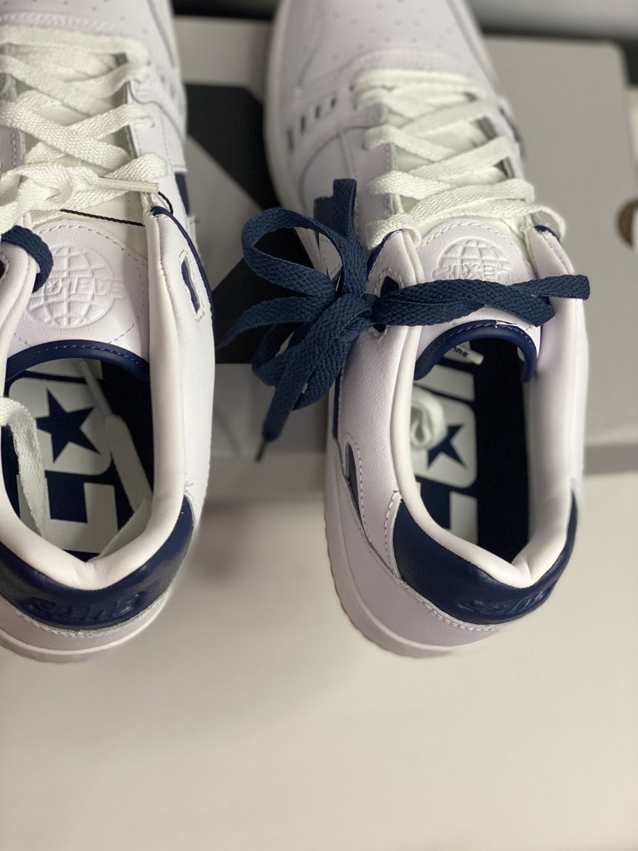LEGIT_SSNEAKERS's tweet photo. Converse - Cons
Lace-up leather sneakers
Size - EUR 44
Price - GHC 2000🔥🔥🔥
Brand style - A04597C
#conversecons https://t.co/PgvKX4Z1vU