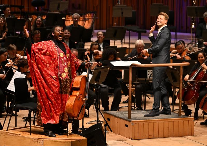 ‘Force of nature crowns dance jamboree’ ★★★★★ @Abel_Cellist #BernhardSchimpelsberger @londonsymphony @DuncanWardMusic @BarbicanCentre @LondonJazzFest - Cellist, composer and singer is one in a million - and the whole programme zings, says David Nice theartsdesk.com/classical-musi…