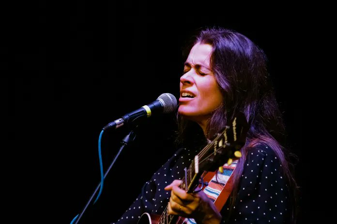 Live Review: @caitlincanty headlined a warmly emotional night of wonderful music in a sold-out show at the New Prospect Theatre in Bellingham, Wash., w/ @JoachimCooder and Will Seeders. parklifedc.com/2023/11/17/liv…