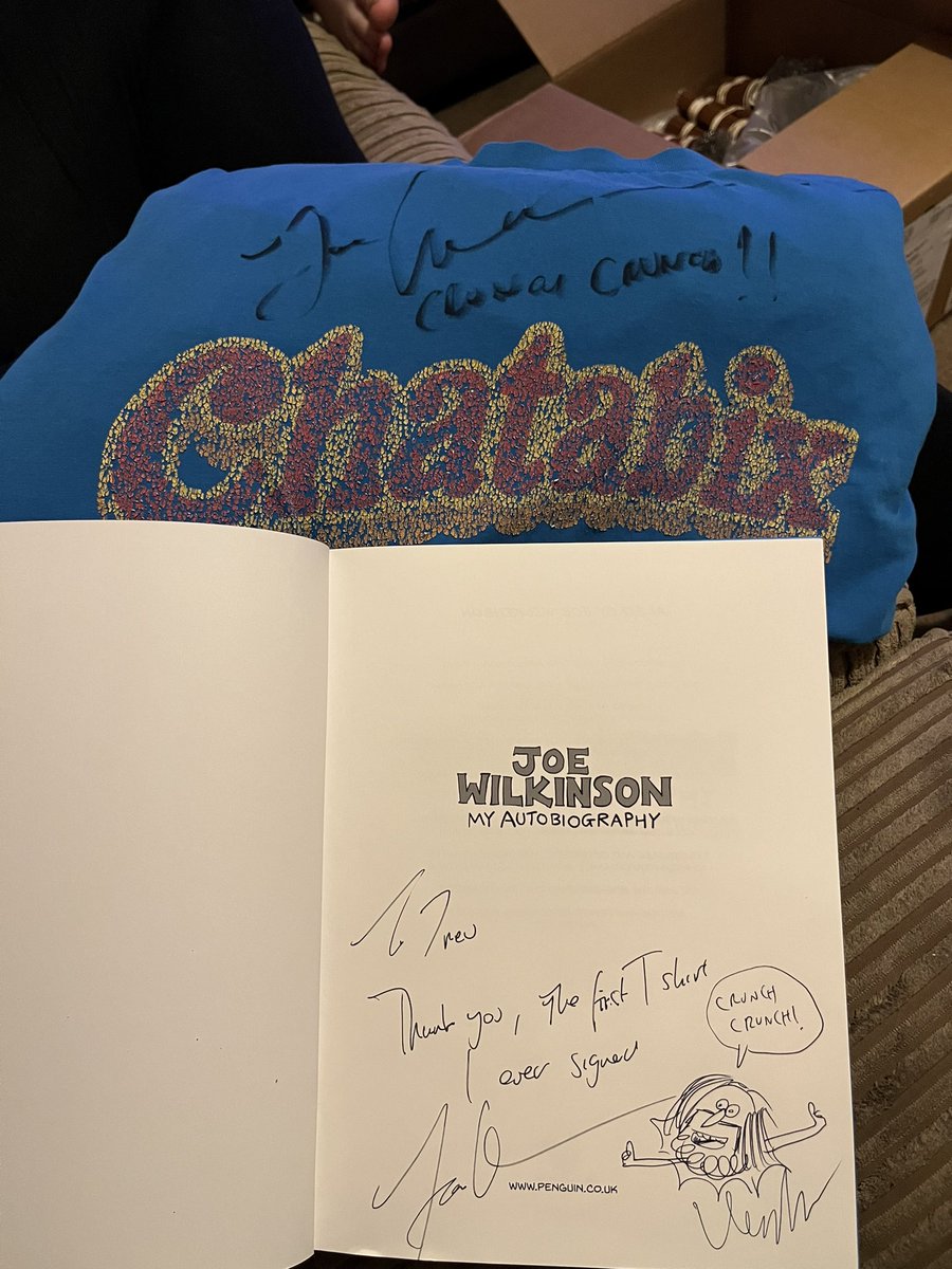 trevrich2's tweet photo. Would like to say a massive that you to @gillinghamjoe for the book signing today and now being the only person in the world with a signed chatabix T-Shirt just need to get @DavidTwitchEarl to make it complete.
@chatabix1 https://t.co/lPisBhcTvI
