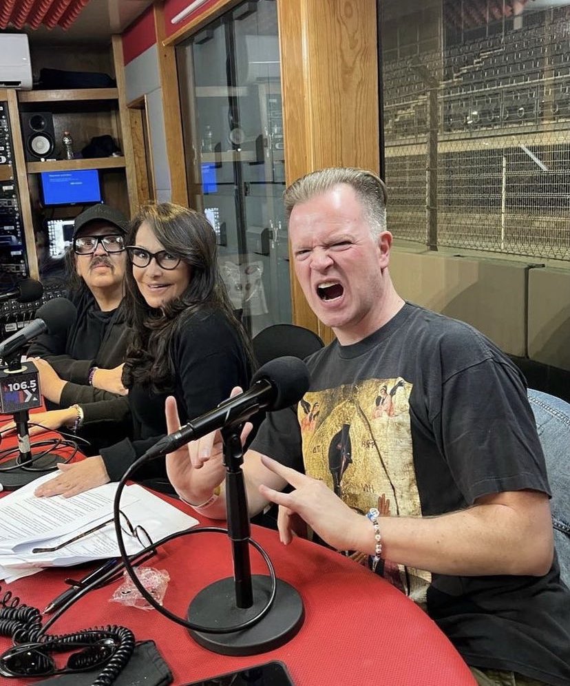 La buena radio se hace con pasión y <a href="/Charofernandezr/">Charo Fernández</a> y <a href="/lafontainetouch/">Mario Lafontaine González</a>  saben de eso!!!! <a href="/MixMxOficial/">MIX FM</a> <a href="/xploramusicamx/">XPLORAMÚSICA</a>