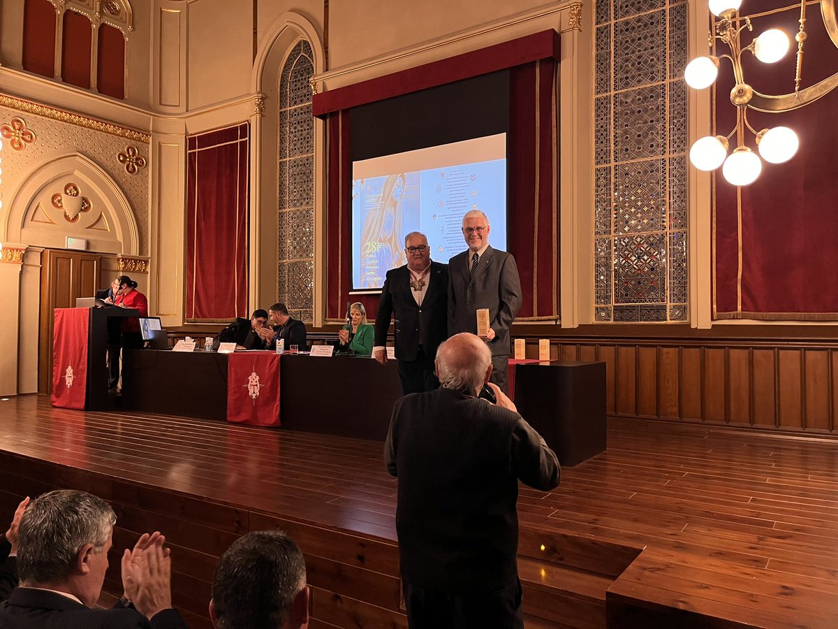 gremidepagesos's tweet photo. Entreguem els premis Fidelitat de la @SetmanaSantaTGN a Joana Modesto Vargas i Roger Maset Gayà.

👏🏻Gràcies per fer bategar amb força any rere any el Gremi! 

#TotsSomGremi https://t.co/hEra95KCNY