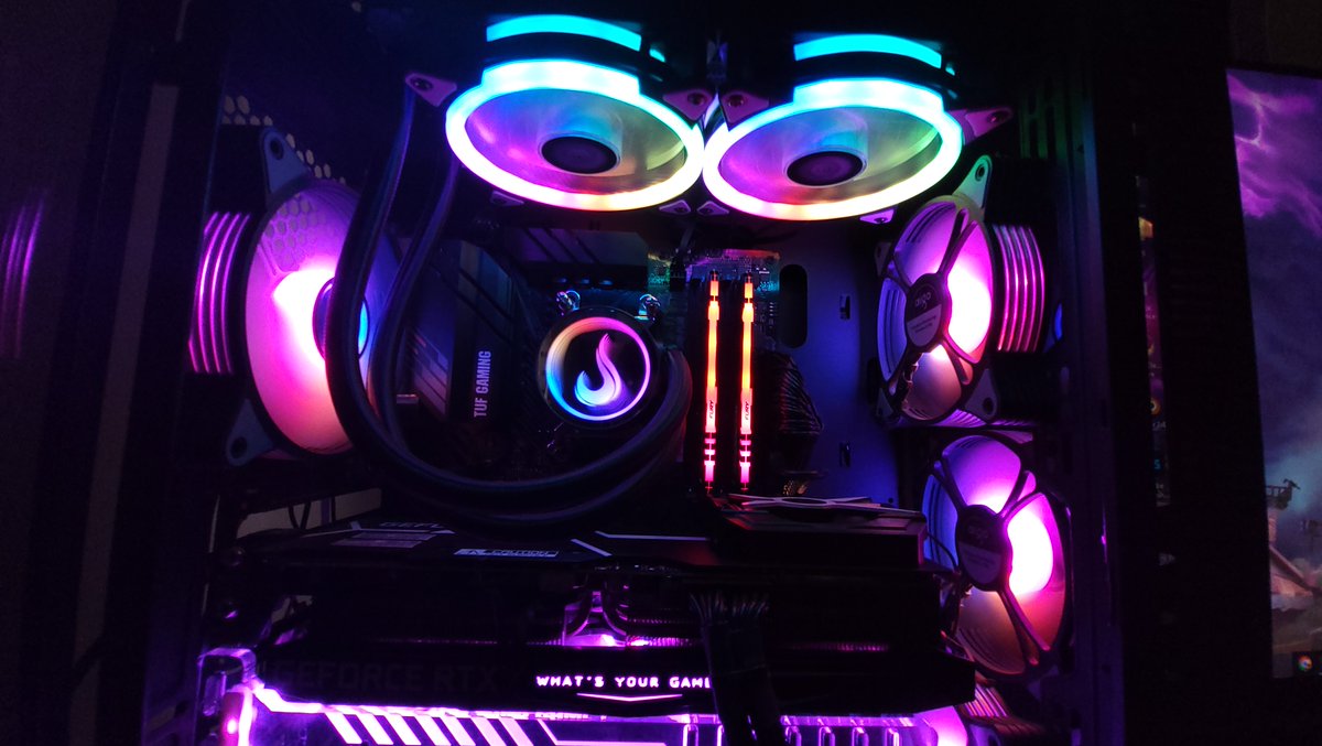 KauanSoad's tweet photo. Hoje fiz a troca do meu water cooler
Modelinho 240 da #risemode 😛 https://t.co/a80VgcJQhg