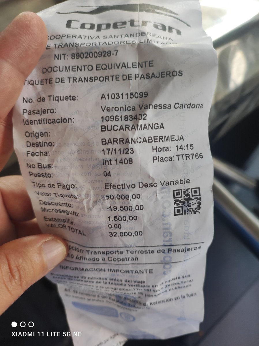 verooliveros's tweet photo. @Copetranoficial 0 y van 3 con su logística del orto compra uno el pasaje 2:15 le dicen baje rápido llega uno y mire la hora 2:50 y no ha llegado el bus. Para colmo llega primero el bus de 3:00pm 👌🏻 https://t.co/OQYBKB76pD
