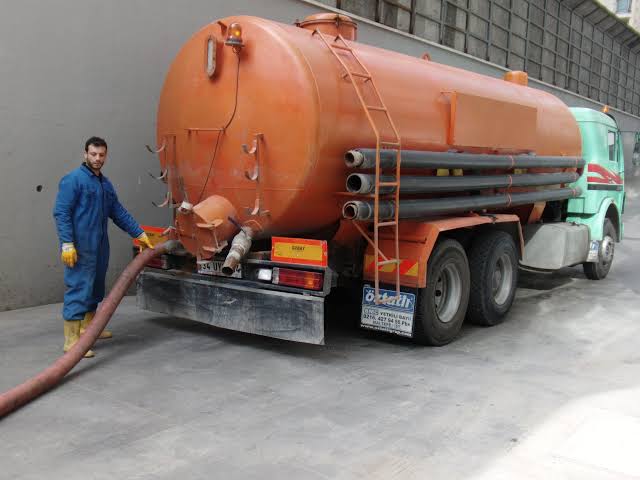 Eskiden ne güzel bok arabaları vardı.