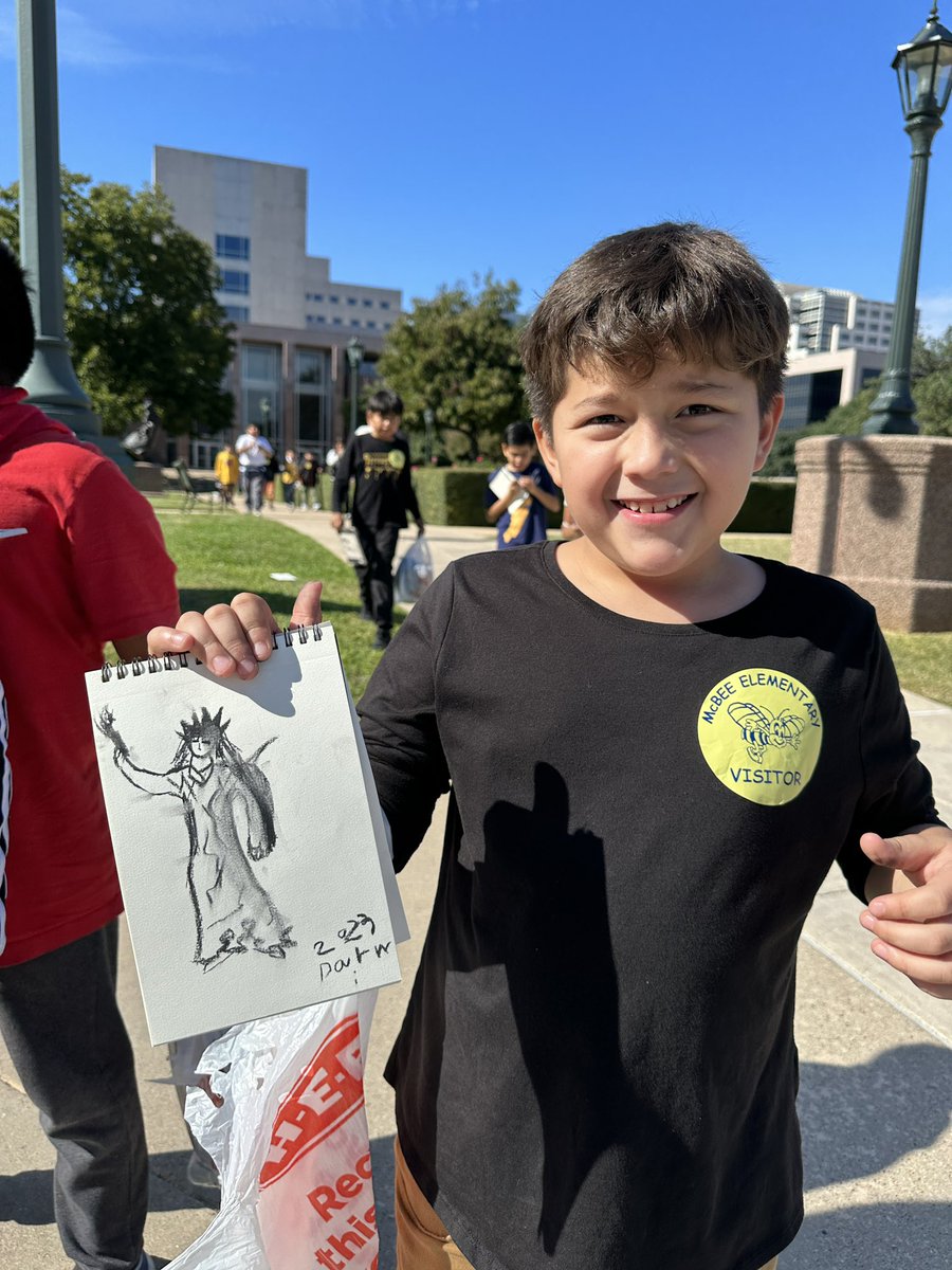 Art Club had such a great time on our field trip to the Mexic-Arte museum and the Capitol building! 🐝❤️🎨 #LevelUp @ElementaryMcbee @AISDArts @AustinISD