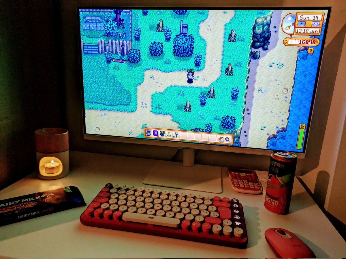 Who's joining me for some cosy gaming, chocolate and a strawberry cosmo🍓!?