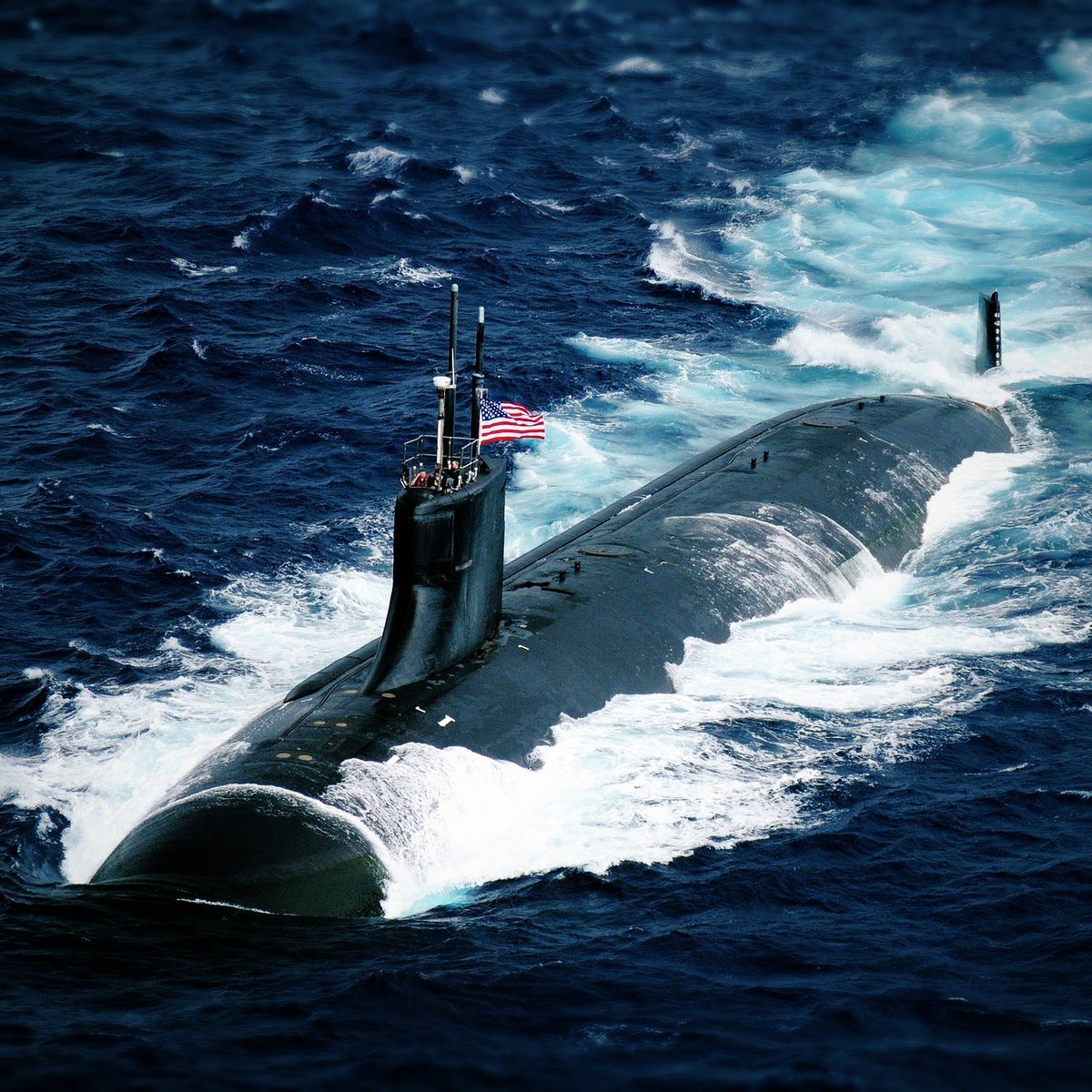USN_Submariner's tweet photo. #OTD in 2019: Seawolf-class submarine USS Connecticut (SSN 22) underway in the Pacific during the joint #USNavy & #JMSDF Annual Exercise.
๐๐ณ๐ด๐ฆ๐ฏ๐ข๐ญ ๐ฐ๐ง ๐ต๐ฉ๐ฆ ๐๐ข๐ต๐ช๐ฐ๐ฏ
#USNavy #SUBPAC #SUBDEVRON5 https://t.co/f93b42RV0c