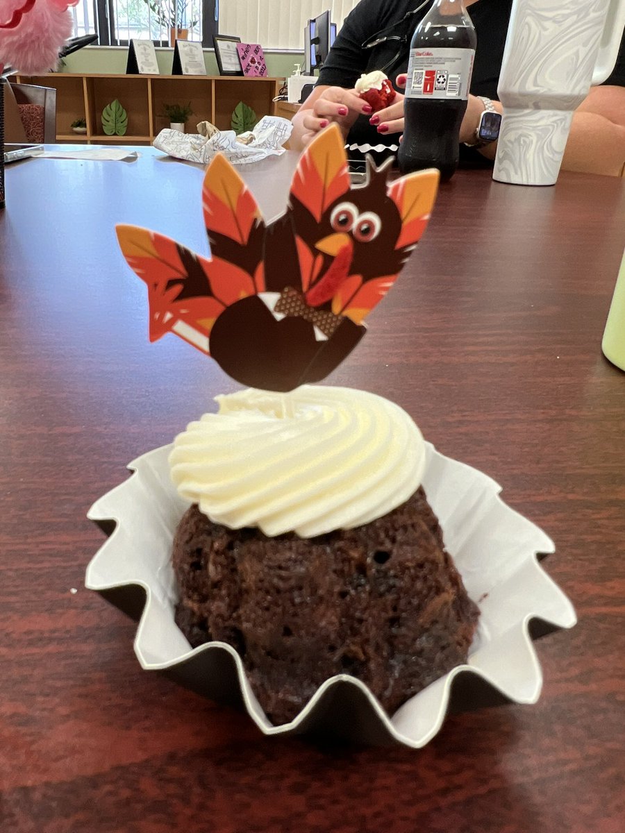 Nothing Bundt love for my SSCC’s! Thanks for the treat! <a href="/Miss_Redlich/">Sydnee Harden</a> <a href="/TaMiyahLowe/">Ta-Miyah Lowe</a> <a href="/SeminoleTrails/">Seminole Trails Elem</a>