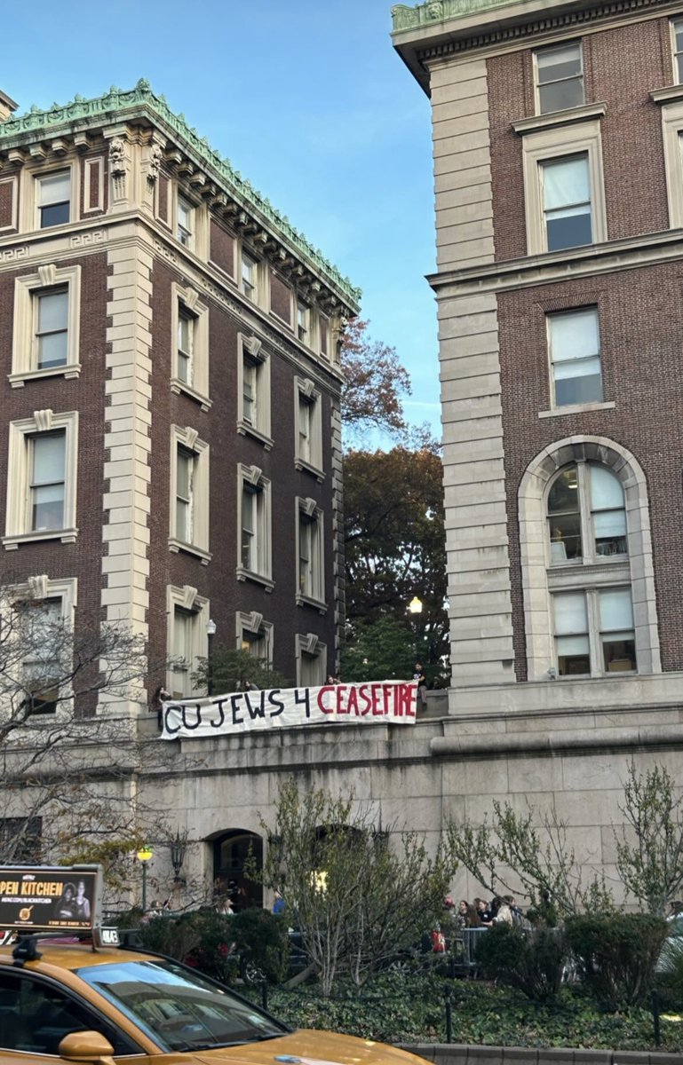 sumayaawad's tweet photo. They banned Columbia SJP and JVP thinking it would silence them. Instead, 40 other campus orgs carried on the message. 

Photo: Lauren M https://t.co/fVkhqrwlm9