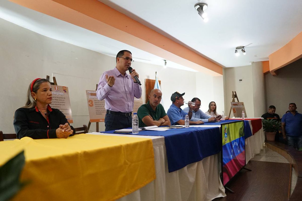 GobBoliv_Bnas's tweet photo. #Entérate | Enlace político de Barinas, @jaarreaza: Sí podemos avanzar juntos y Venezuela está por encima de cualquier diferencia. #SoberaníaEsEsequibo https://t.co/XJoXecsrO4