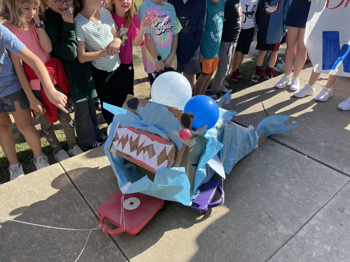 AngelaStaggs's tweet photo. Balloons Over Broadway, @HumbleISD_WCE style! These awesome 2nd graders designed some amazing floats for our parade. #learningcomesalive πβ€οΈ https://t.co/w5C8gD6wv8
