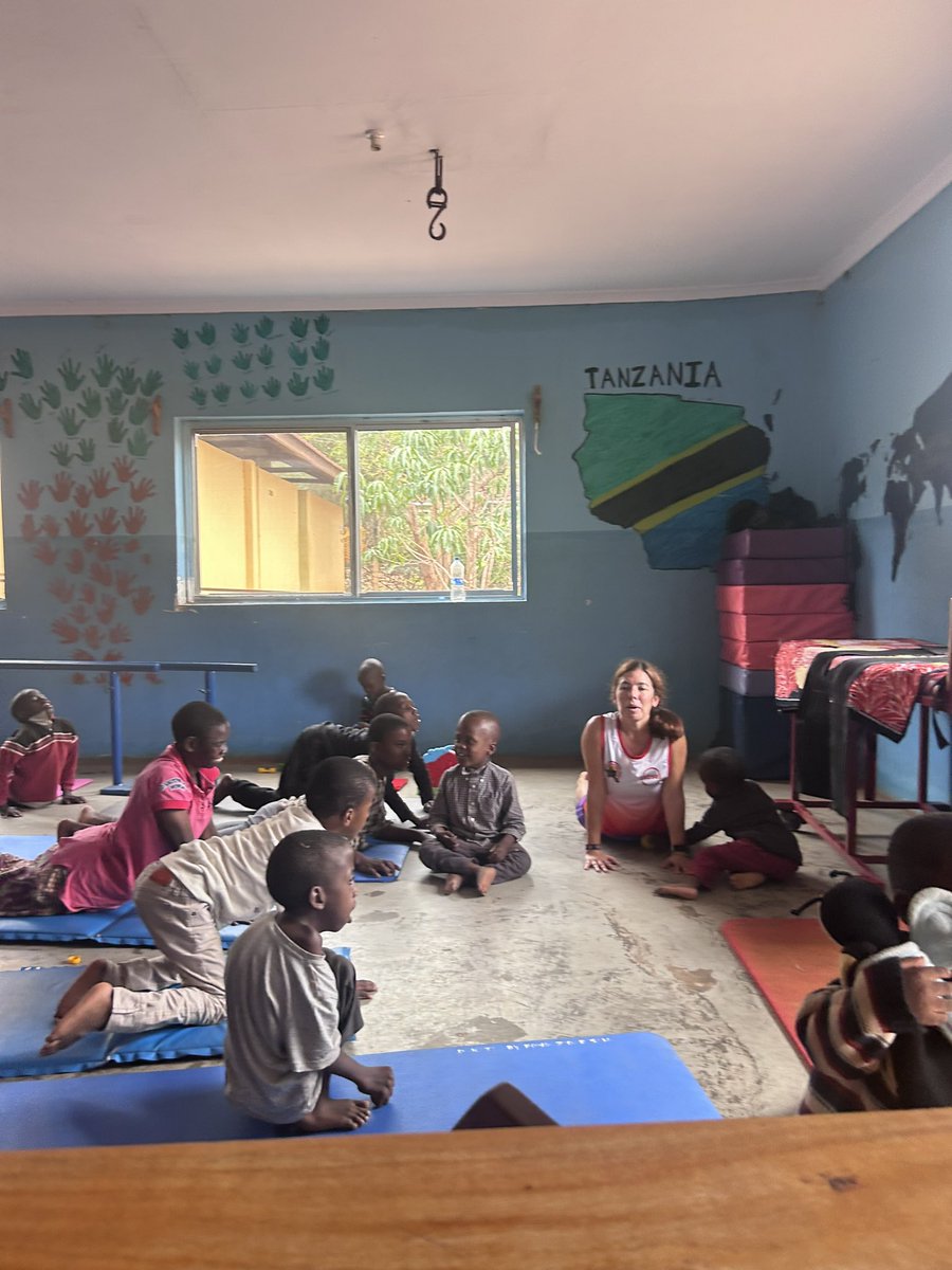 Una buena sesión de yoga 🧘🏽‍♀️ para acabar la semana . ¿Quién se apunta?