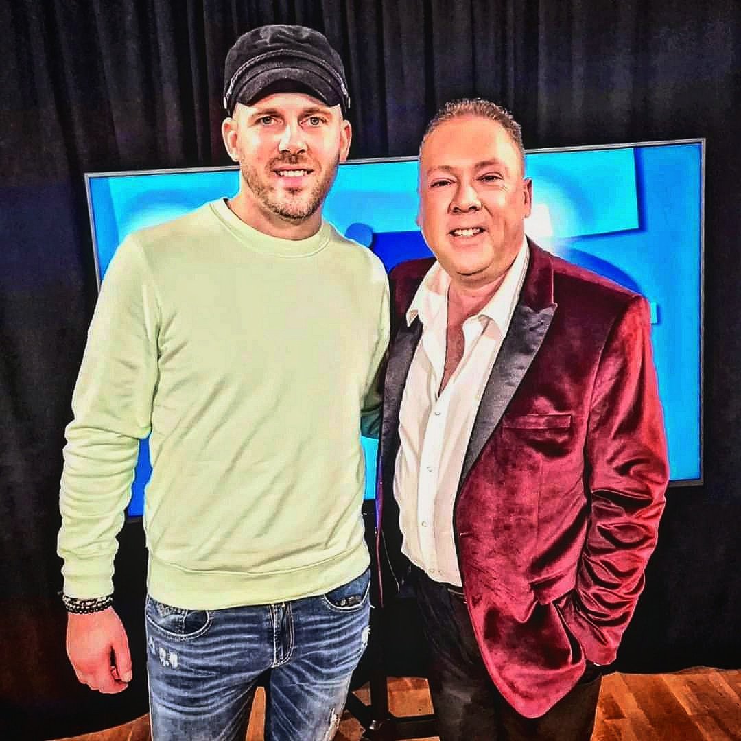 martyrafo's tweet photo. ** Tune in tonight if you're about folks **

📺 Coming up on Robin Elliott Tonight new music &amp; a chat with Marty Rafo

Tune into NVTV tonight at 9pm on Freeview CH7 &amp; Virgin 159. We are also on SKY 181 every Monday at 9pm! https://t.co/h01f7scWTZ