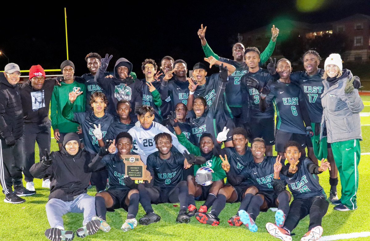 smokeymom's tweet photo. EAST BEARS WIN 1-0 in overtime. Move on to the championship game tomorrow at 1:30.@KCPS_Athletics @810varsity @KCPS_East @metrosports_mk @SpectrumNewsKC https://t.co/yhaFZcJ07i