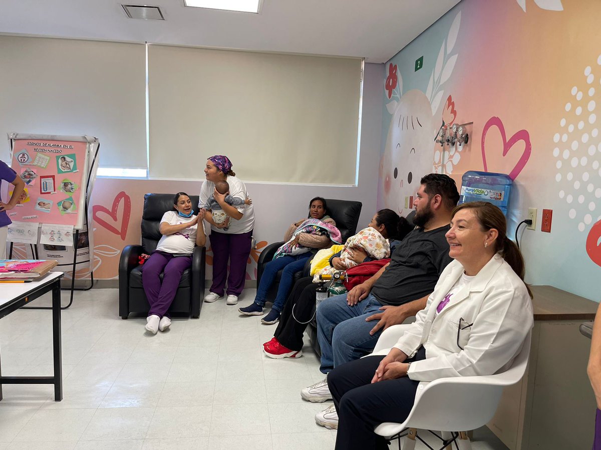 SSDurango's tweet photo. En el marco del #DíaMundialdelBebéPrematuro se realizó una convivencia con mamás y bebés que estuvieron en neonatos del Hospital Materno-Infantil.
El peso de estos pequeñitos varía de los 600gr a 1 kilo 200gr, y su estancia oscila entre 1 y 5 meses 
#contactopielconpielinmediato https://t.co/1sFpUJANLy