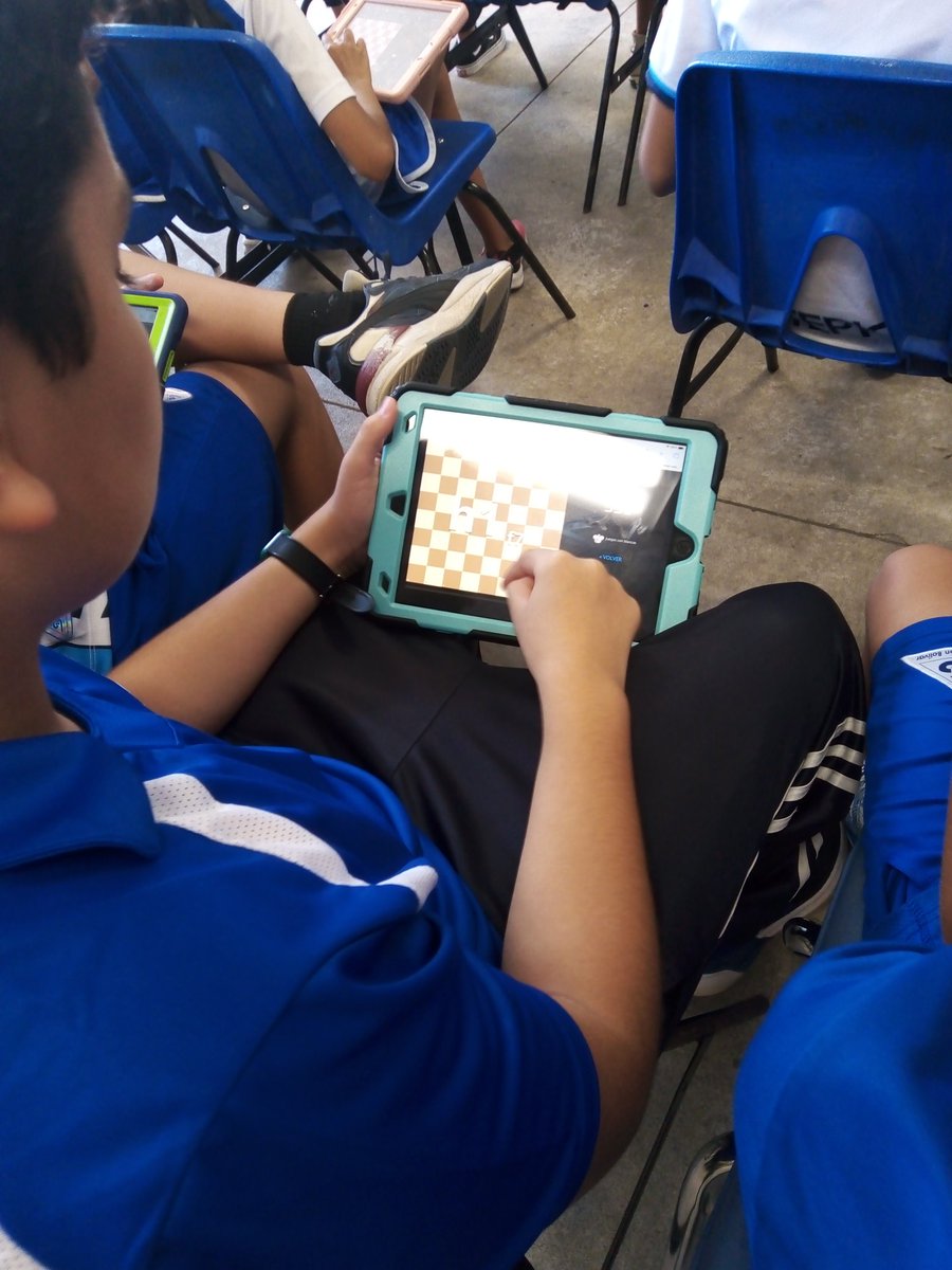 Leonard0gara's tweet photo. Con el  objetivo de profundizar el tablero de ajedrez y sus casillas los alumnos de 4to. Demuestran su habilidad de orientación y lectura del lugar donde se crea la magia. Tablero de ajedrez #appleteacher #AppleDistinguishedSchool #somosCSB #deportesCSB https://t.co/i17dzneSIP
