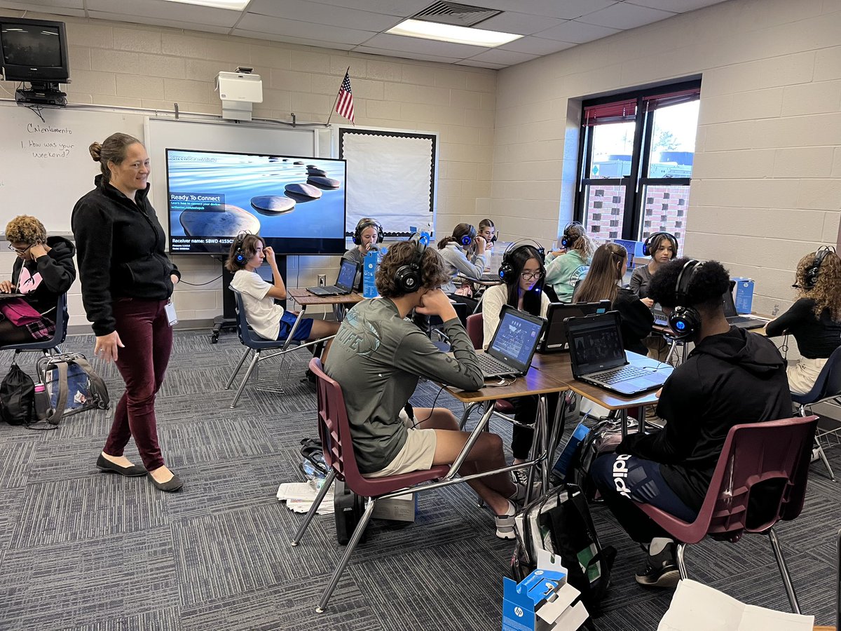 Students at Jacksonville High School engaged in the @StevensInit virtual exchange program with students in Marrakesh! I love seeing students building a strong skill set to be ready to live and work in a globally competitive workforce! #ocsglobal #LeadershipMatters @OnslowCAO