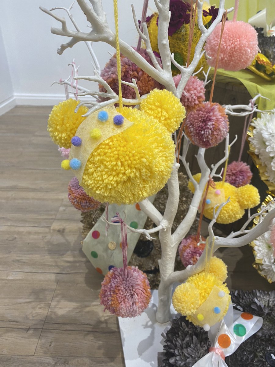 Fab teamwork by <a href="/MyerscoughColl/">Myerscough College & University Centre</a> level 2 florists today, creating this fun display to promote <a href="/BBCCiN/">BBC Children in Need</a> #pudseybear 🧸 #JoyFE💛#LoveOurColleges