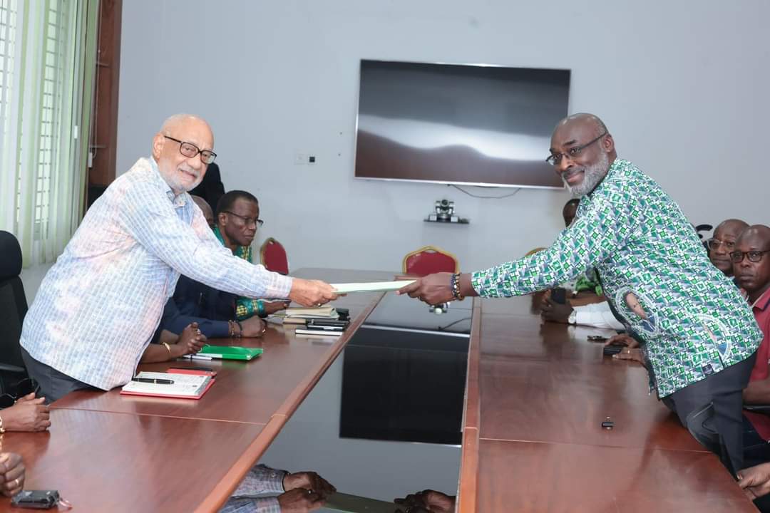 evelyne_deba's tweet image. #cotedivoire #PDCI  𝐏𝐫𝐞́𝐬𝐢𝐝𝐞𝐧𝐜𝐞 𝐝𝐮 𝐏𝐃𝐂𝐈-𝐑𝐃𝐀 : Jean Marc Yacé a déposé sa candidature.