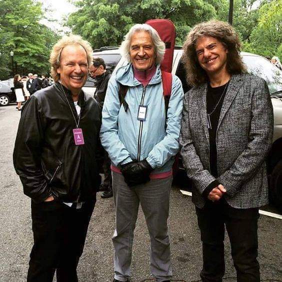 LibrarySheet's tweet photo. 3 Guitar Legends :
Lee Ritenour, John McLaughlin &amp; Pat Metheny.
#SMLPDF 
https://t.co/KOduF8Q223 https://t.co/u84BMIrcEW