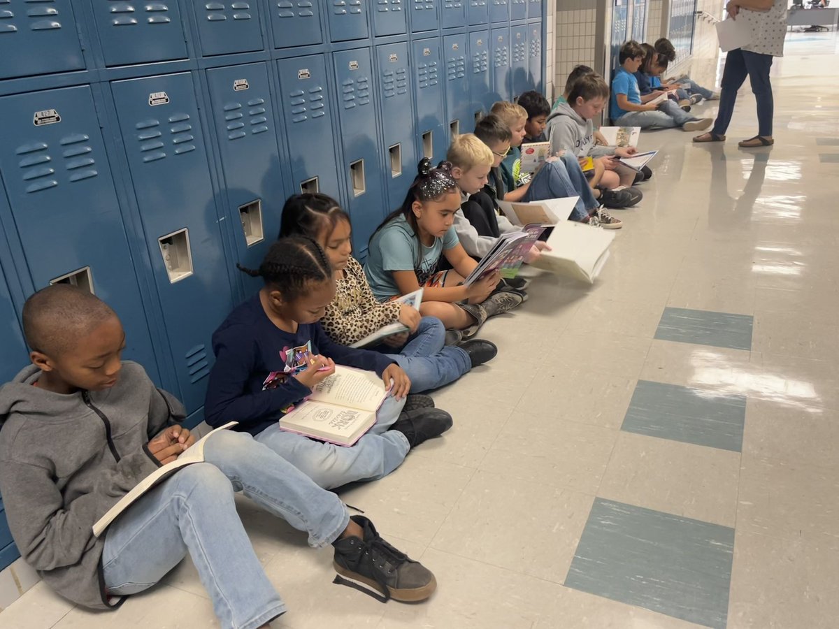 DrNixonLibrary's tweet photo. Celebrating reading with Read Across the District. @EPISDLIBRARIES #EPISDREADS #EPISDRAD @NixonCoyotes https://t.co/nl6m2GF97f