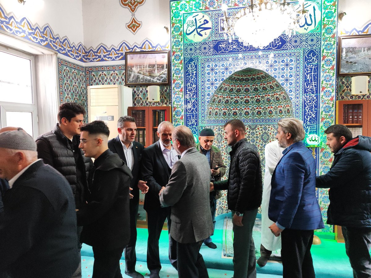 asliyuksek53's tweet photo. Cuma namazını Şişli ilçe başkanımız @Gokhan_Yuksel37 ve 
teşkilatımız ile birlikte Feriköy Kule Mevki Camii'nde eda ettik.
@osmannnurika 
@ismet_ozturk https://t.co/mbezMMZwGN
