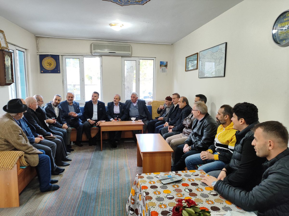 asliyuksek53's tweet photo. Cuma namazını Şişli ilçe başkanımız @Gokhan_Yuksel37 ve 
teşkilatımız ile birlikte Feriköy Kule Mevki Camii'nde eda ettik.
@osmannnurika 
@ismet_ozturk https://t.co/mbezMMZwGN