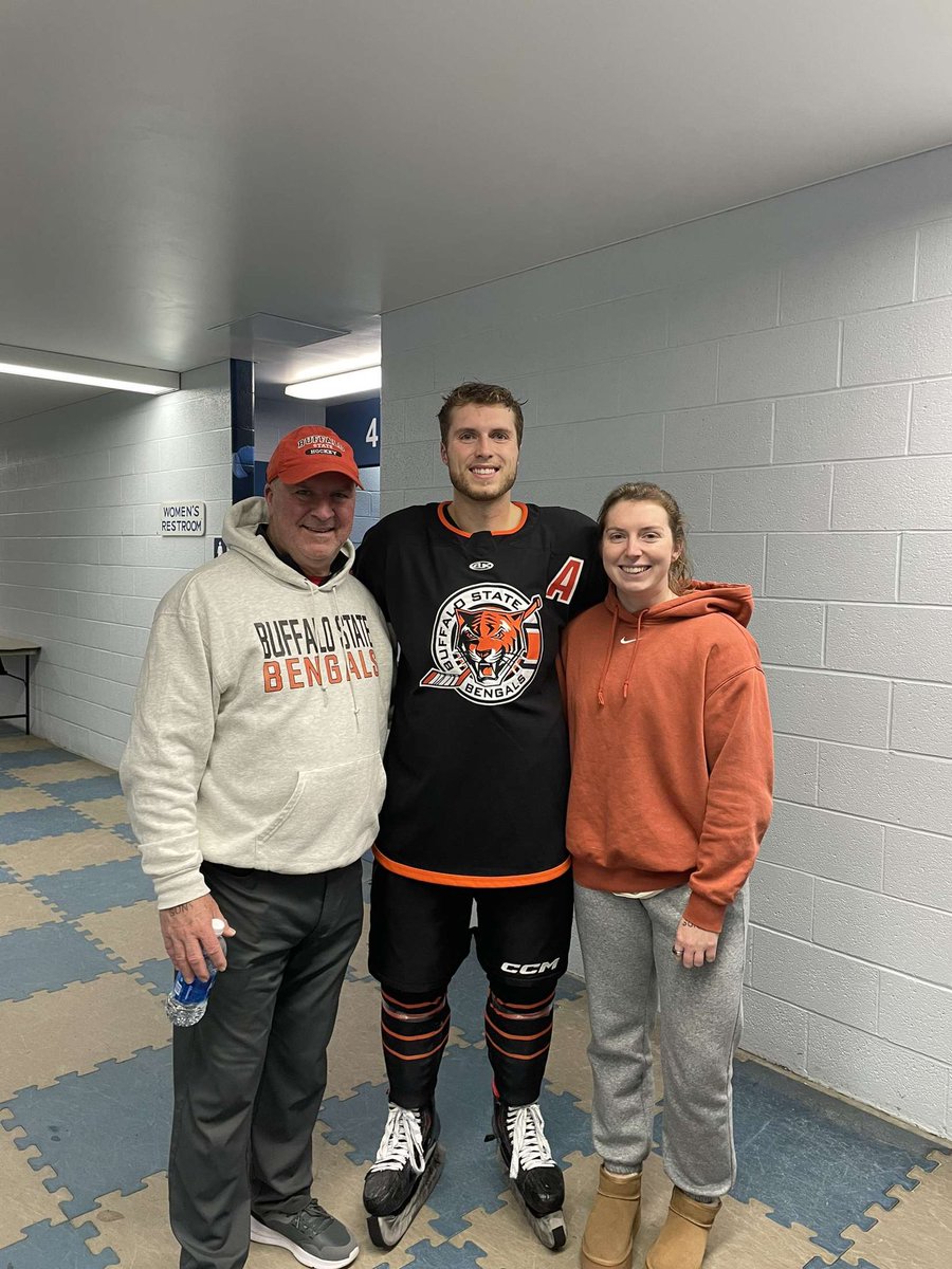 Special moment last weekend for the FHA family…

My twin sister <a href="/madison_bizal/">Madison Bizal</a> (and my dad) was able to come to one of my games for the first time in 6 years while on her way out to Montréal to begin her new opportunity with <a href="/PWHL_Montreal/">Victoire de Montréal</a>

Appreciate those around you!
-<a href="/con_biz/">Connor Bizal</a>