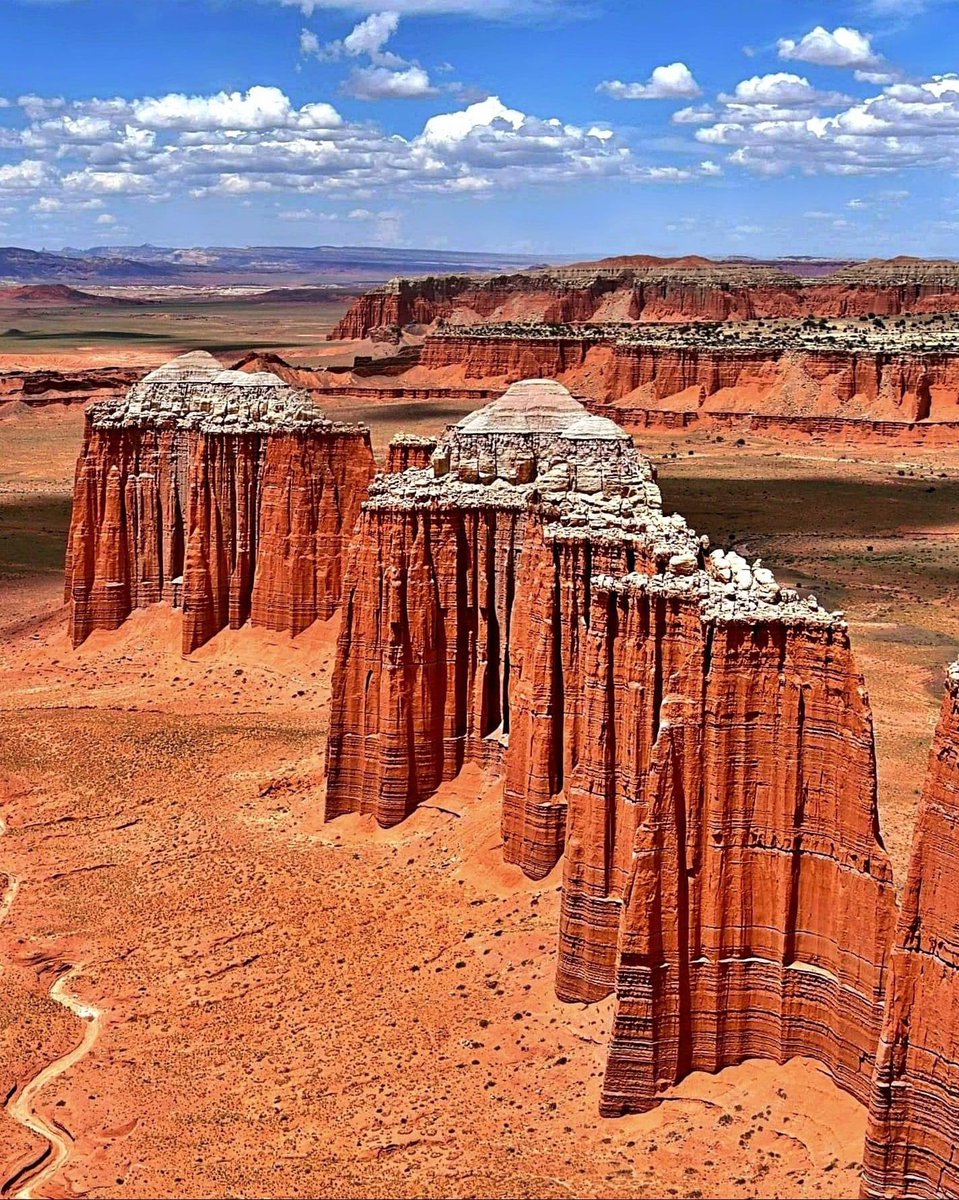 Towering 400 ft out of the desert floor, these rarely seen icons of the American Southwest just leave me in awe.  Like I really can't even believe what I'm seeing when I'm here.  

#geologicalwonders #hikingadventures #desertlife #traveladdict #utahisrad