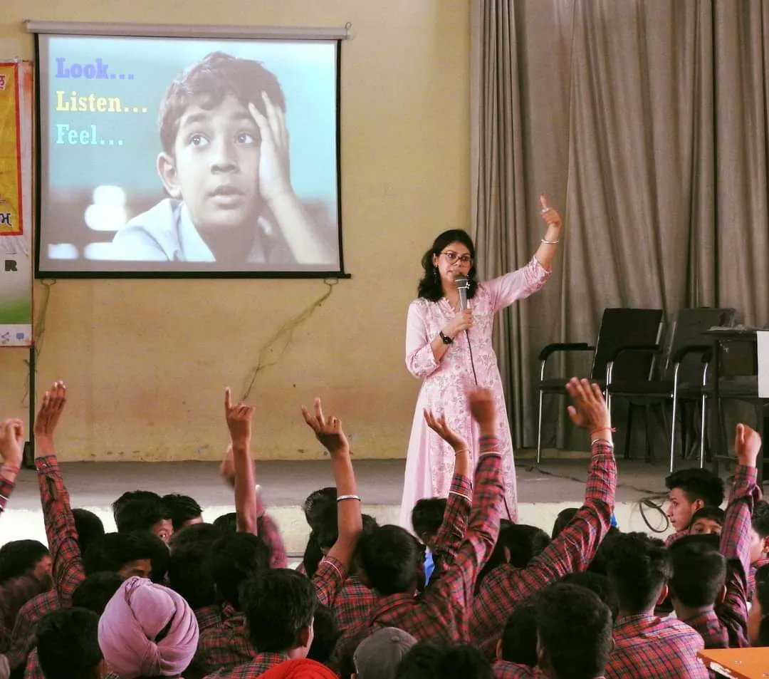 prasanchetas's tweet photo. Shattering stereotypes 🔊🔊💪

 Let's acknowledge that harassment knows no gender. Boys, too, deserve a safe space🫂

Together, let's break the silence 🗣️

 #EqualityForAll #BreakTheSilence #SupportMenToo #EndViolence #EmpowerMen #MenAgainstViolence #EqualityForAll #StandWithMen https://t.co/91VA0oo8MD