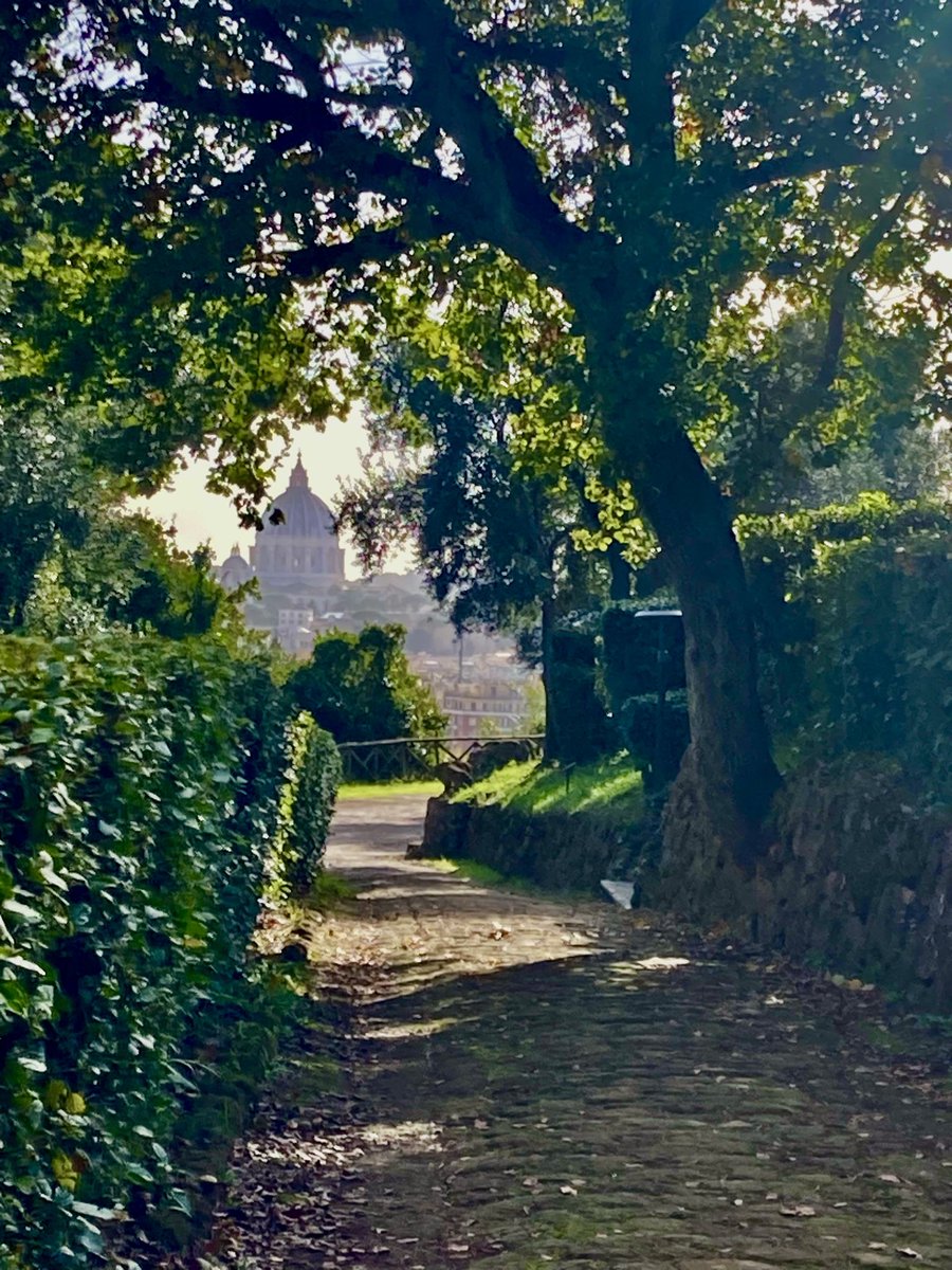 Giornata importante per il territorio e l’associazionismo. Firmato nello splendido scenario di Villa Mazzanti, dal Commissario Straordinario di Roma Natura Marco e il Presidente della FIE, il protocollo d’intesa volto alla promozione dell’escursionismo naturalistico e culturale.