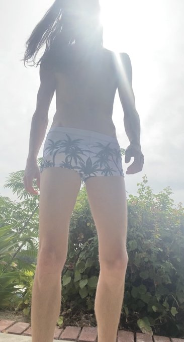 Happy Friday 😊 https://t.co/nkSYBd5nRF