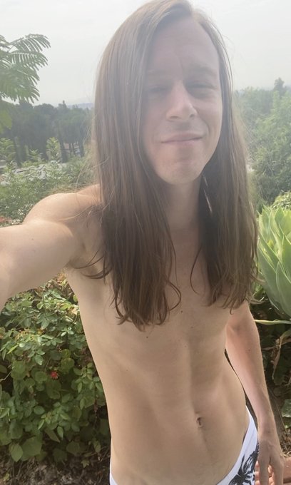 Happy Friday 😊 https://t.co/nkSYBd5nRF